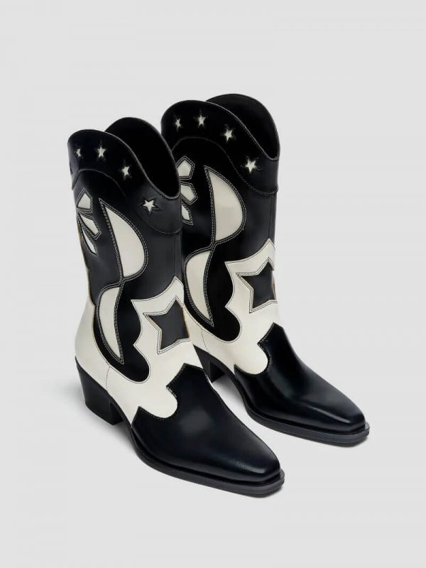 Cowboy boots with piece detail