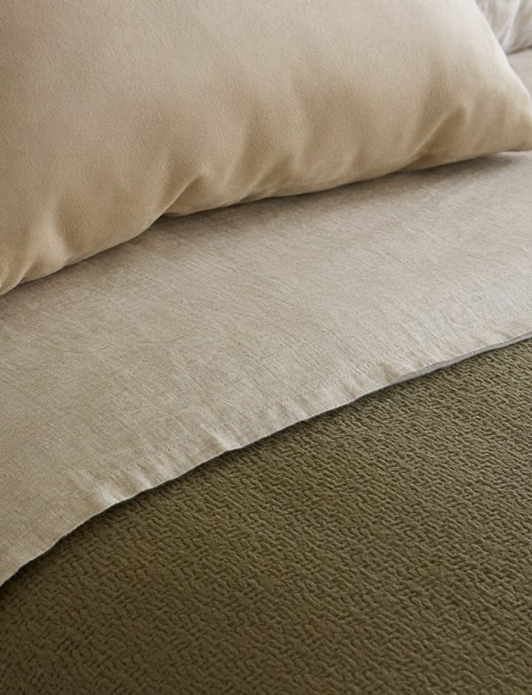 Bedspread with Contrast Edge